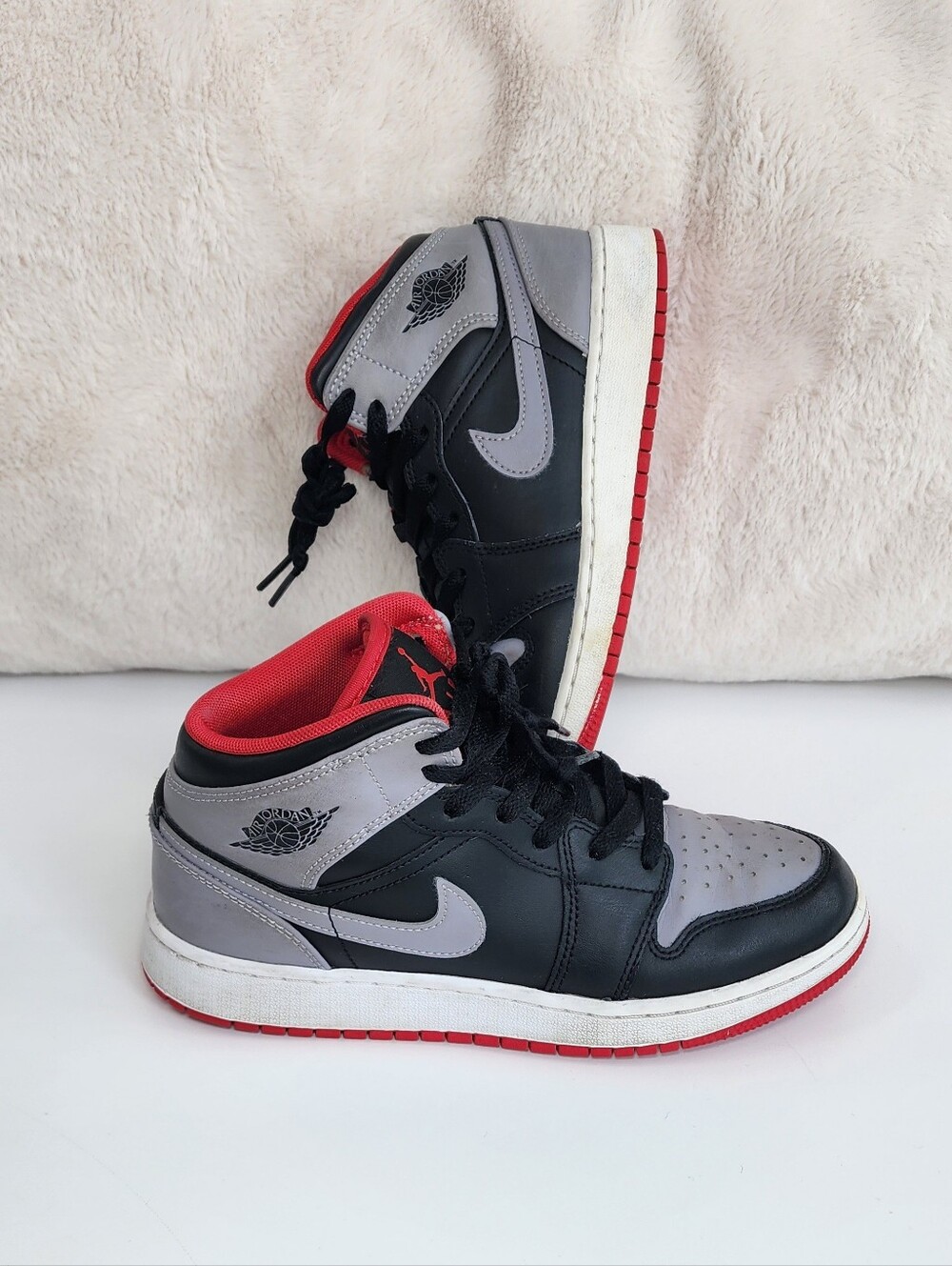 Boy's Nike Jordan 1 Mid Unisex Kids Mid Top Leather Sneakers Size 5Y
